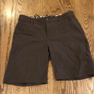 Athleta shorts size 6 cargo/swim
